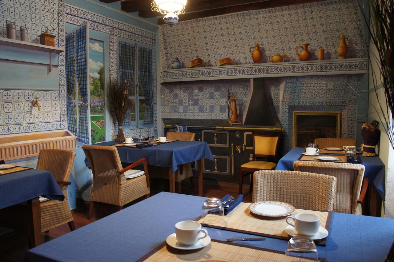 Hotel Restaurant La Goutte Noire Châteaumeillant Exterior foto