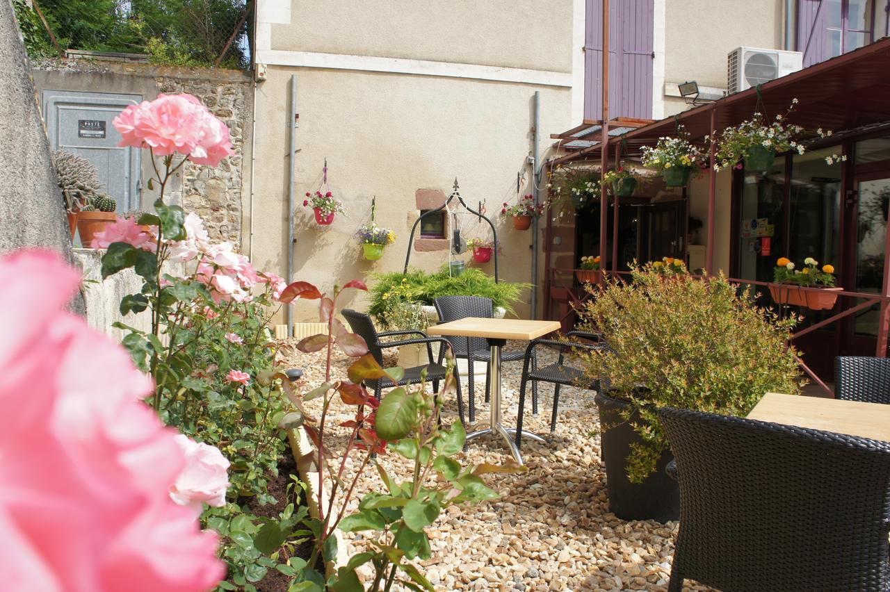 Hotel Restaurant La Goutte Noire Châteaumeillant Exterior foto